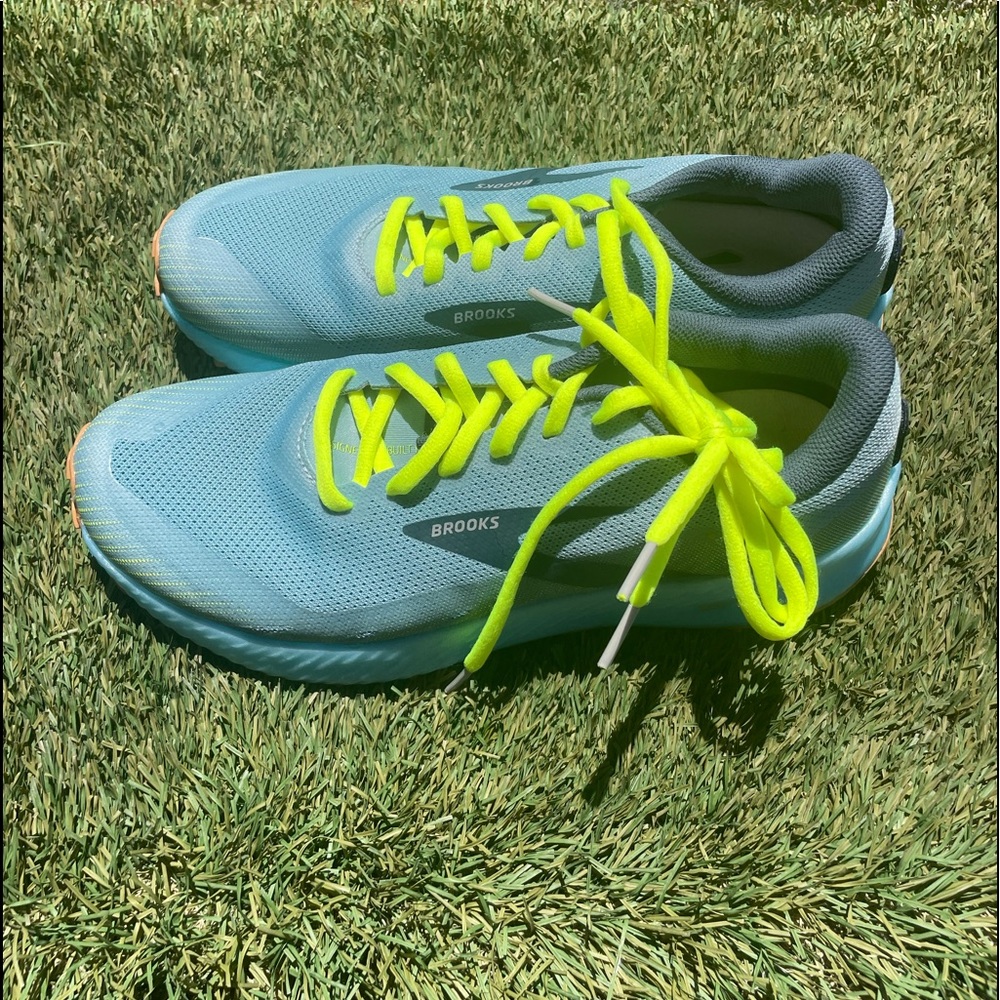 Womens Brooks Catamount Trail Running Shoe sz 10